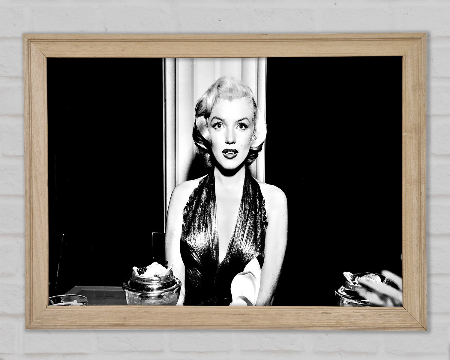 Ebern Designs Marilyn Monroe Dinner Table Single Picture Frame Art