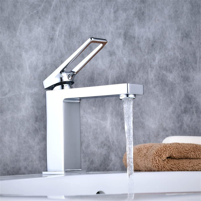 Chrome Single Handle Brass Bathroom Faucet with Pop-up Drain