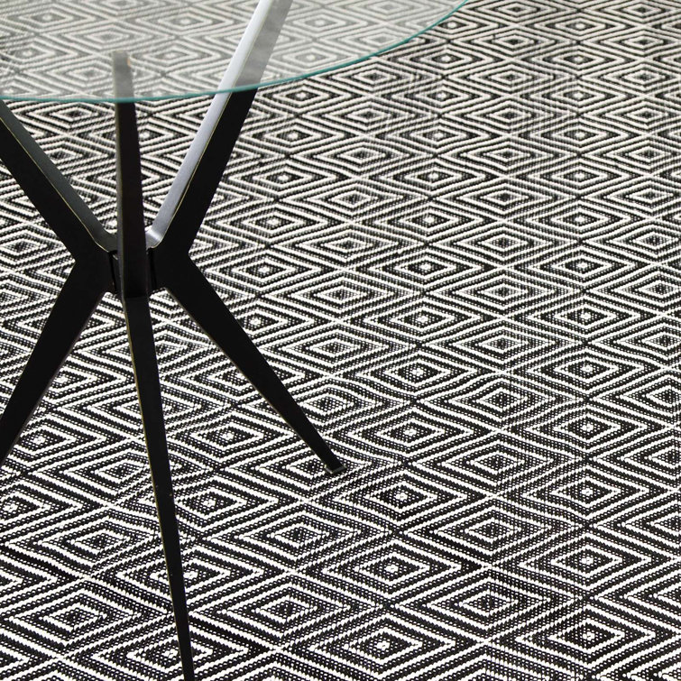 Diamond Black Ivory Handmade Reversible Indoor/Outdoor Rug