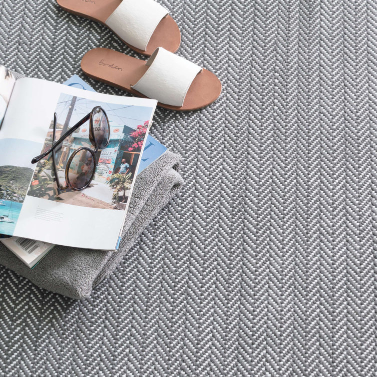 Gray and White Herringbone Flatweave Indoor/Outdoor Rug