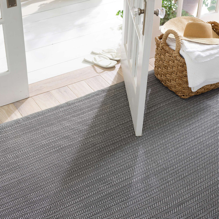 Gray and White Herringbone Flatweave Indoor/Outdoor Rug