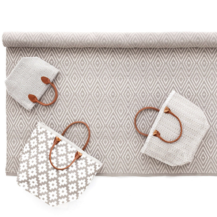 Hand-Woven Platinum & White Diamond Synthetic Rug 2' x 3'