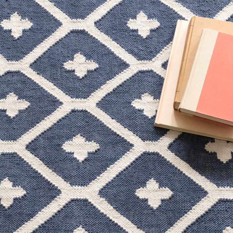 Ivory and Navy Handwoven Reversible Synthetic Rug, 2' x 3'