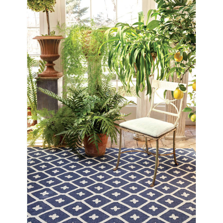 Ivory and Navy Handwoven Reversible Synthetic Rug, 2' x 3'