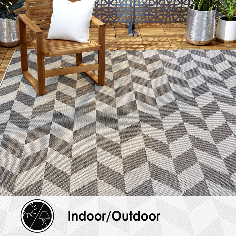 Black and Gray Geometric Synthetic Indoor/Outdoor Rug