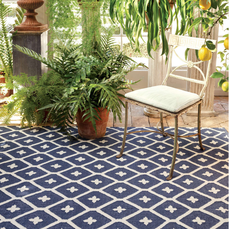 Ivory and Navy Handwoven Reversible Synthetic Rug, 2' x 3'