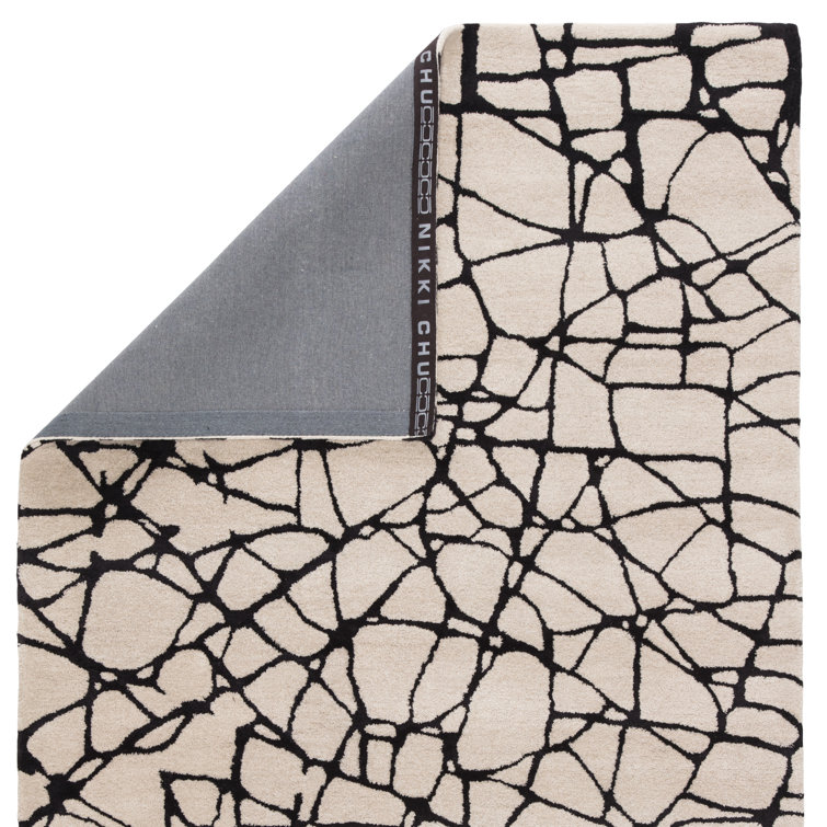Black and White Hand-Tufted Wool Rectangular Rug 5' x 8'