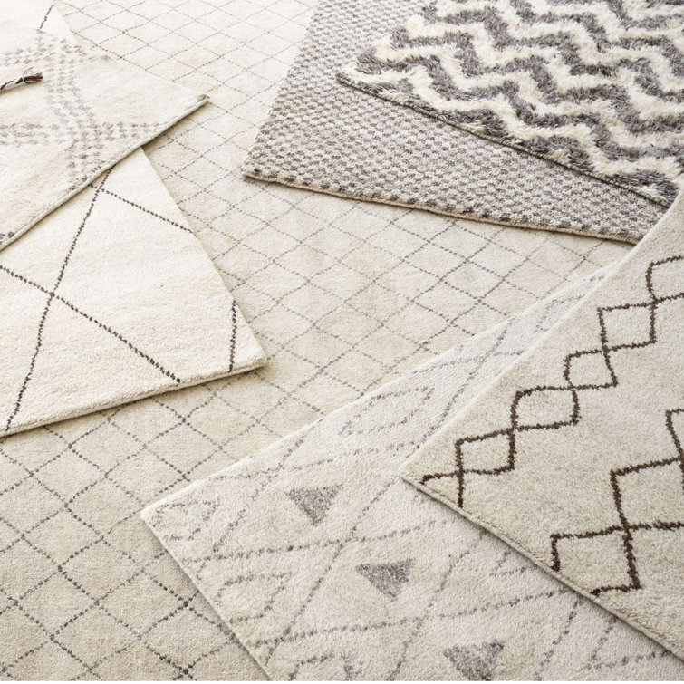 Ivory Geometric Hand-Knotted Wool and Synthetic 4' x 6' Rug