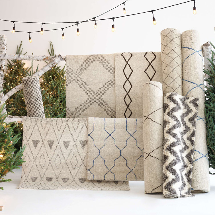 Ivory Geometric Hand-Knotted Wool and Synthetic 4' x 6' Rug
