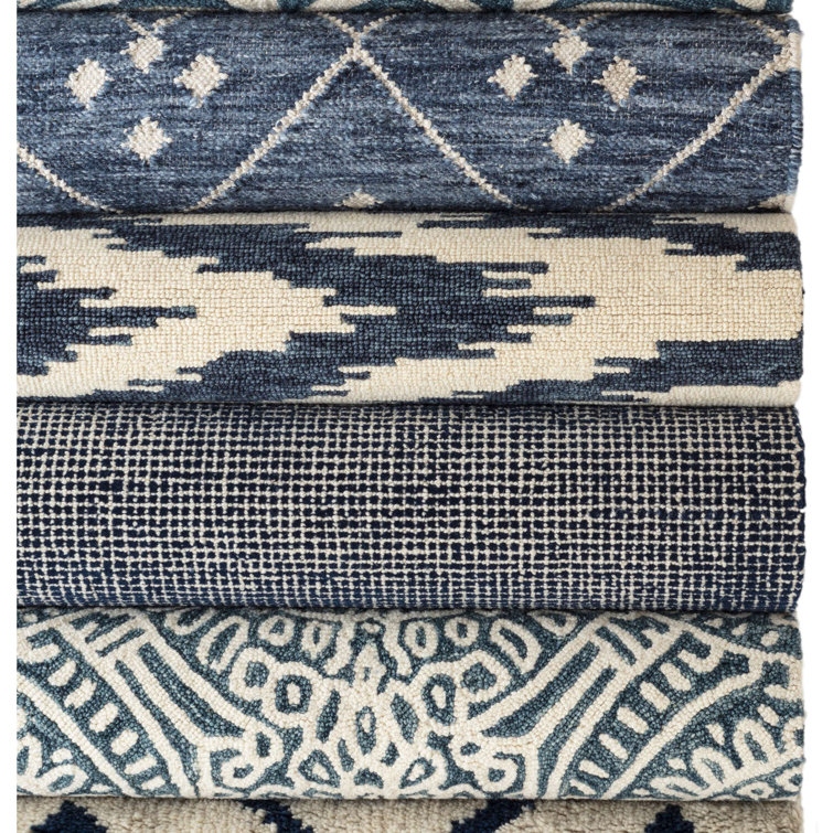 Gray and White Hand Tufted Wool Rug 2' x 3'
