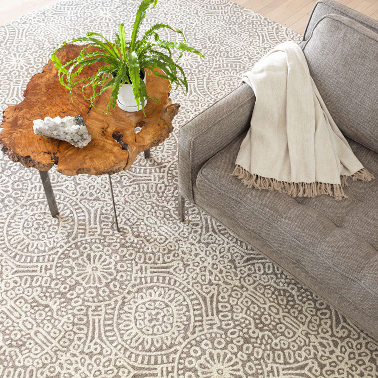 Temple Taupe and Ivory Handmade Wool Medallion Rug, 2 x 3