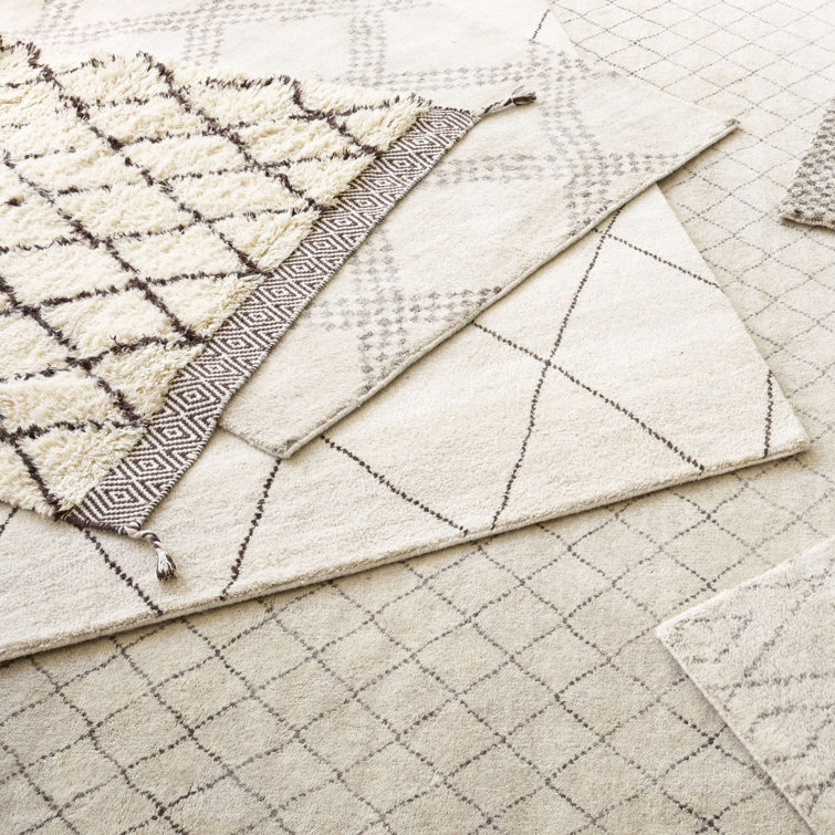 Zillah Gray Hand-Knotted Wool Geometric Rug 2' x 3'