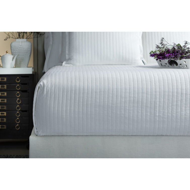 Aria White Quilted Cotton Fill Queen Coverlet for Winter Comfort