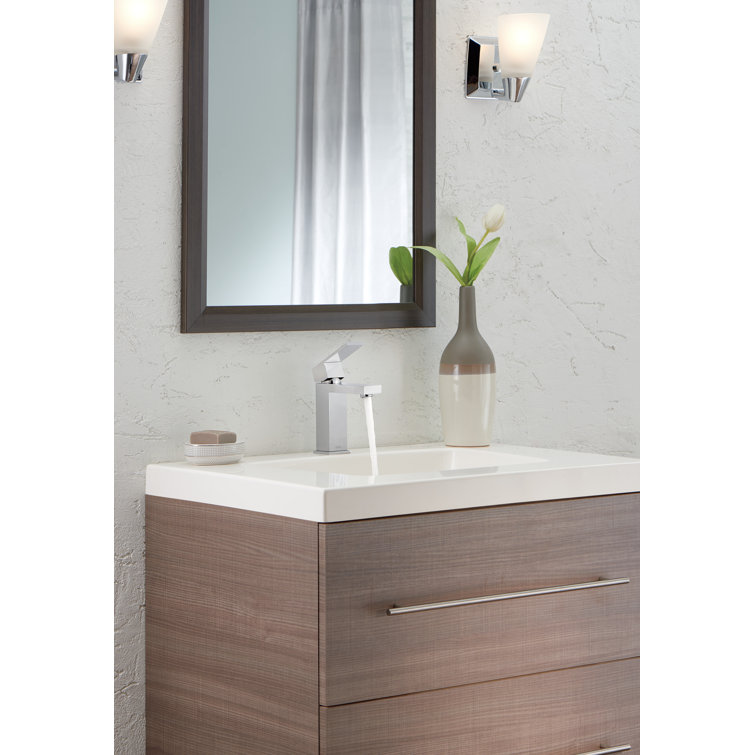 Chrome Modern Single Hole Bathroom Faucet with Drain Assembly