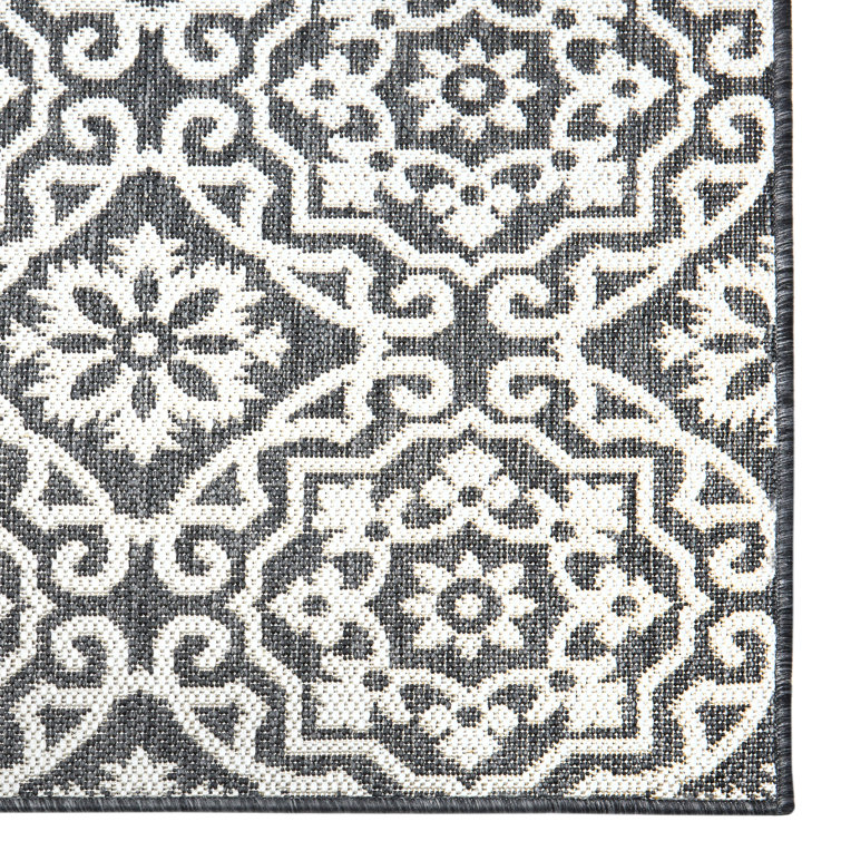 Danica 5'2" x 7'2" Black/Gray Synthetic Medallion Area Rug
