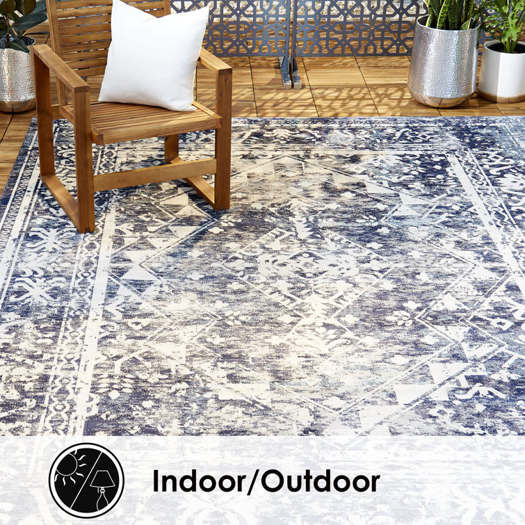 Sofia Ivy Navy Blue Medallion Indoor/Outdoor Area Rug