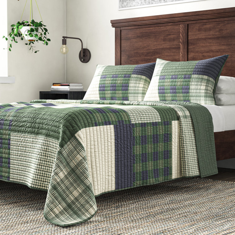 Navy Full/Queen Cozy Cabin Cotton Quilt Set with Patchwork Design