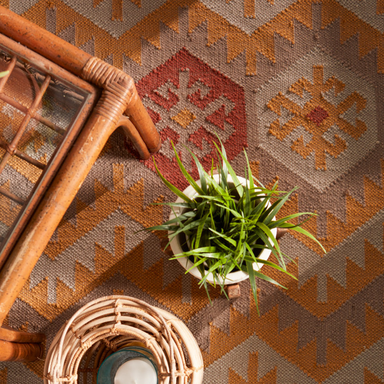 Handwoven Orange and Beige Medallion Synthetic Rug 3'6" x 5'6"