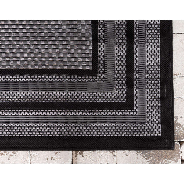Gray Synthetic 6' Round Outdoor Easy-Care Rug