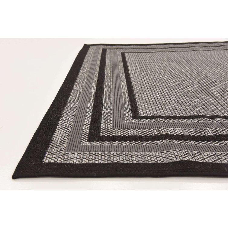 Gray Synthetic 6' Round Outdoor Easy-Care Rug