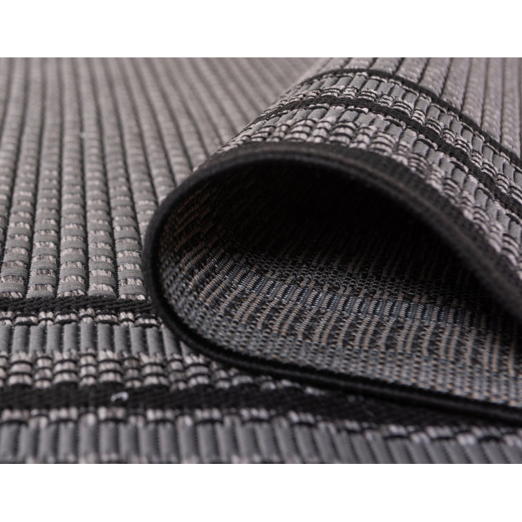 Gray Synthetic 6' Round Outdoor Easy-Care Rug