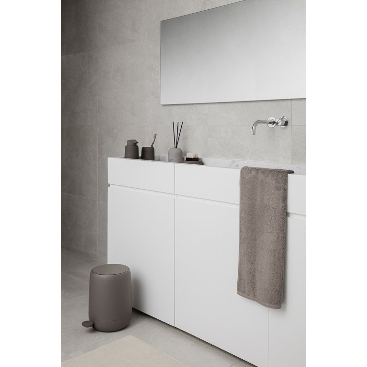 Magnet Soft Linen 3.3oz Concrete & Glass Reed Diffuser