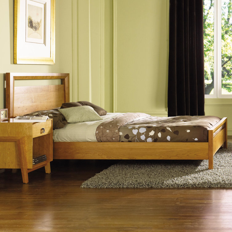 Sleek Mansfield Queen Platform Bed in Natural Cherry