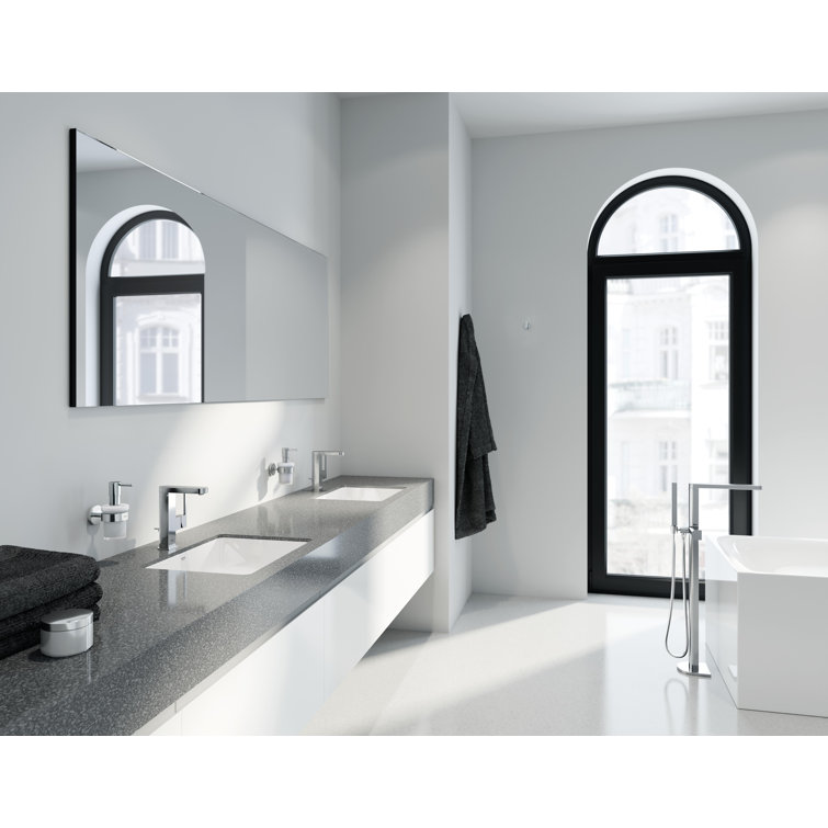 Grohe Plus Elegance Single-Hole 7.5" StarLight Chrome Bathroom Faucet