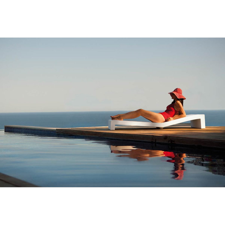 White Polyethylene Resin Indoor/Outdoor Chaise Lounger