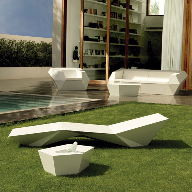 Ramon Esteve White Matte Polyethylene Chaise Lounger with Cushions