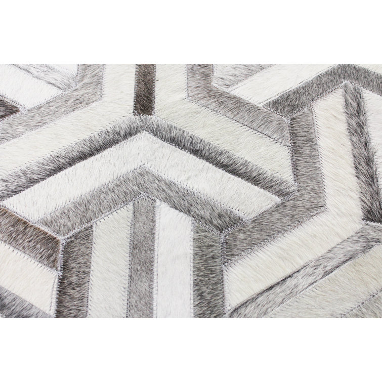 Handmade Geometric Gray Cowhide 5'x8' Area Rug