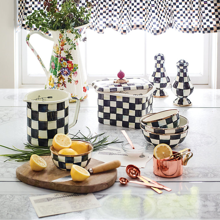 Black and White Checkered 7-Cup Enamel Measuring Cup