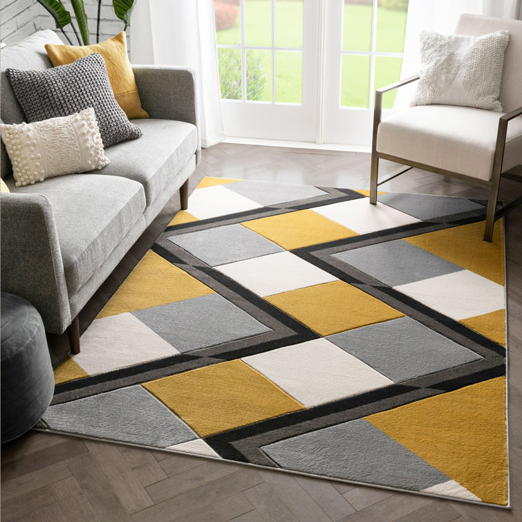 Nora Gold 5' x 7' Geometric Synthetic Reversible Rug