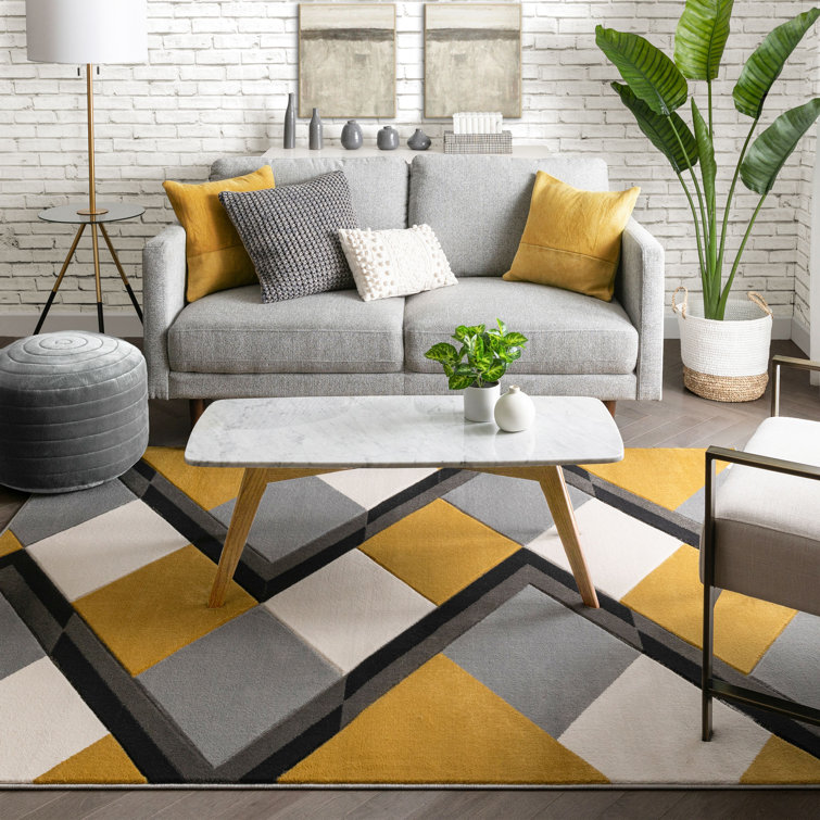 Nora Gold 5' x 7' Geometric Synthetic Reversible Rug