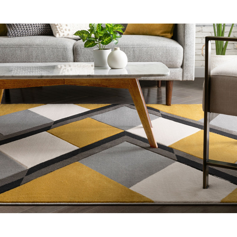 Nora Gold 5' x 7' Geometric Synthetic Reversible Rug