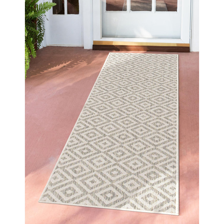 Elegant Geometric Light Gray 2' x 6' Outdoor Runner Rug