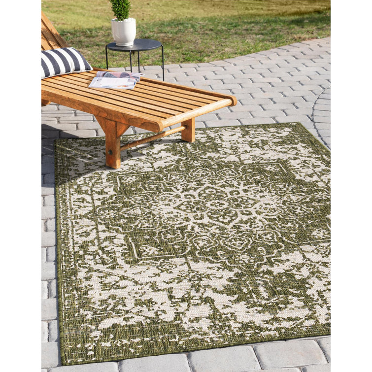 Green and Ivory Rectangular Synthetic Outdoor Rug 4' x 6'