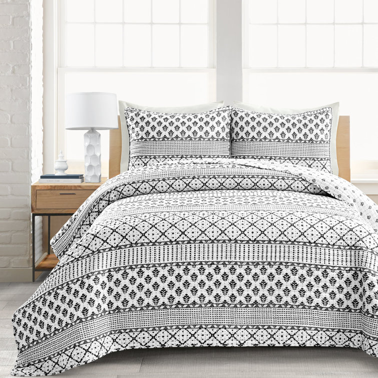 King Black and White Reversible Microfiber Quilt Set