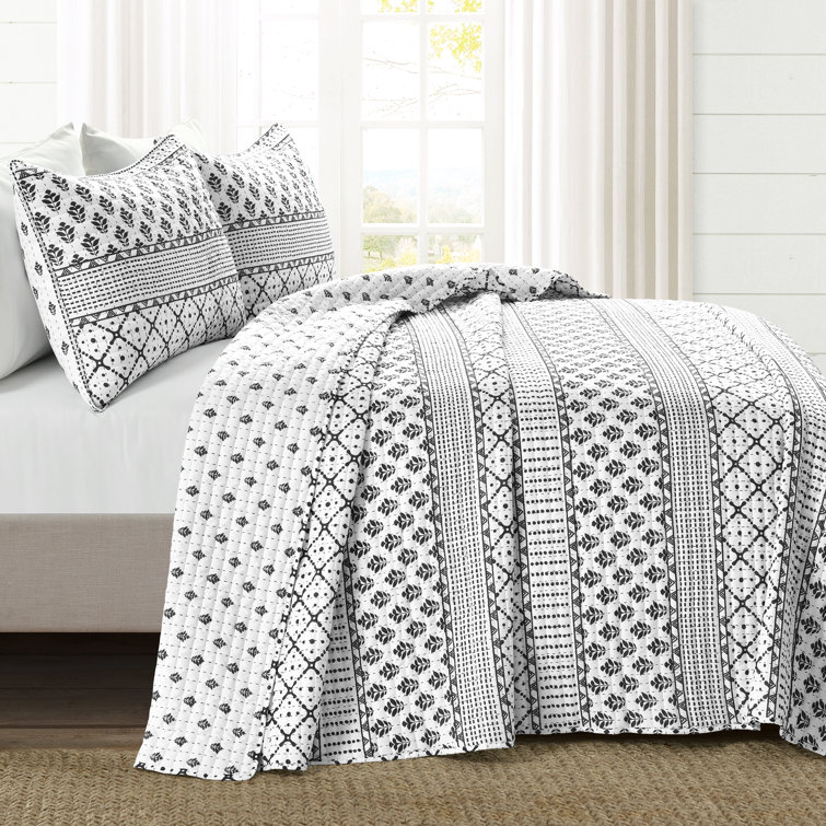 King Black and White Reversible Microfiber Quilt Set