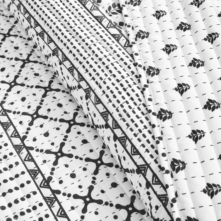 King Black and White Reversible Microfiber Quilt Set