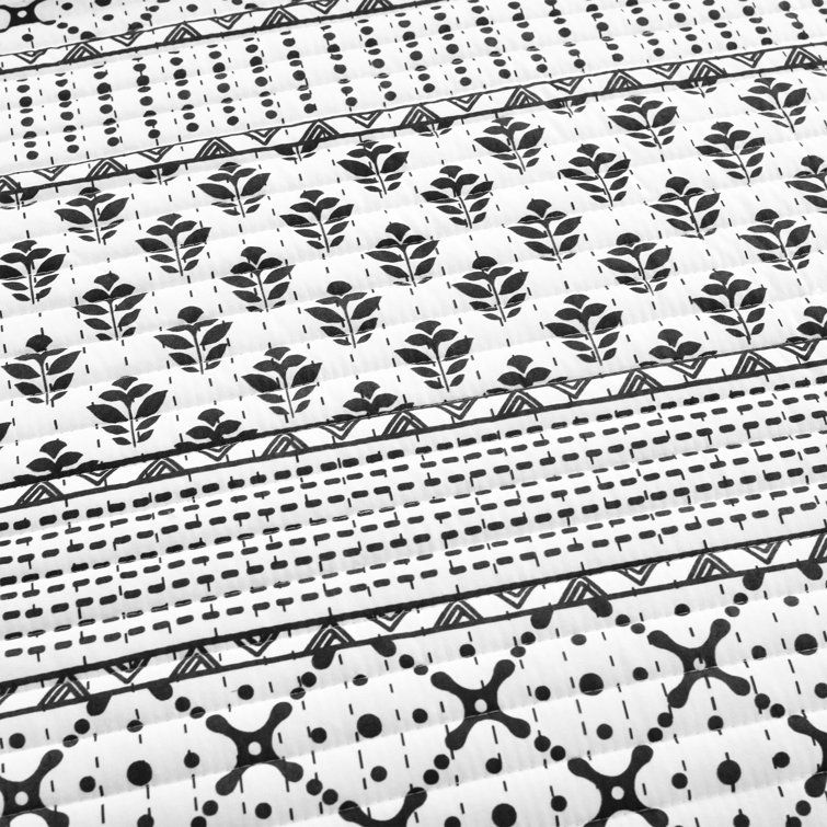 King Black and White Reversible Microfiber Quilt Set