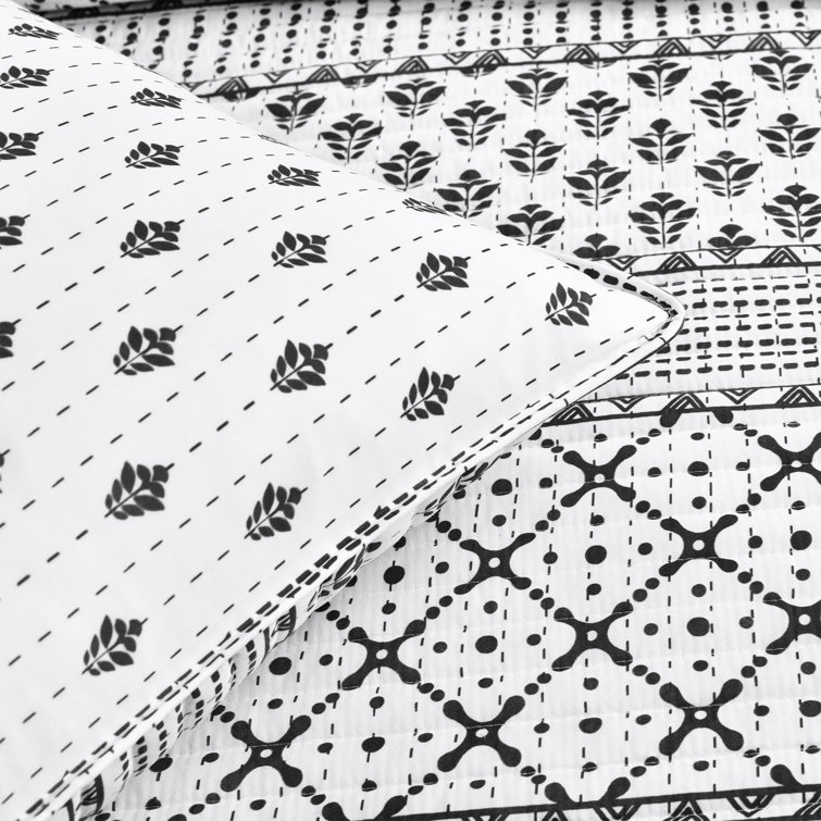 King Black and White Reversible Microfiber Quilt Set