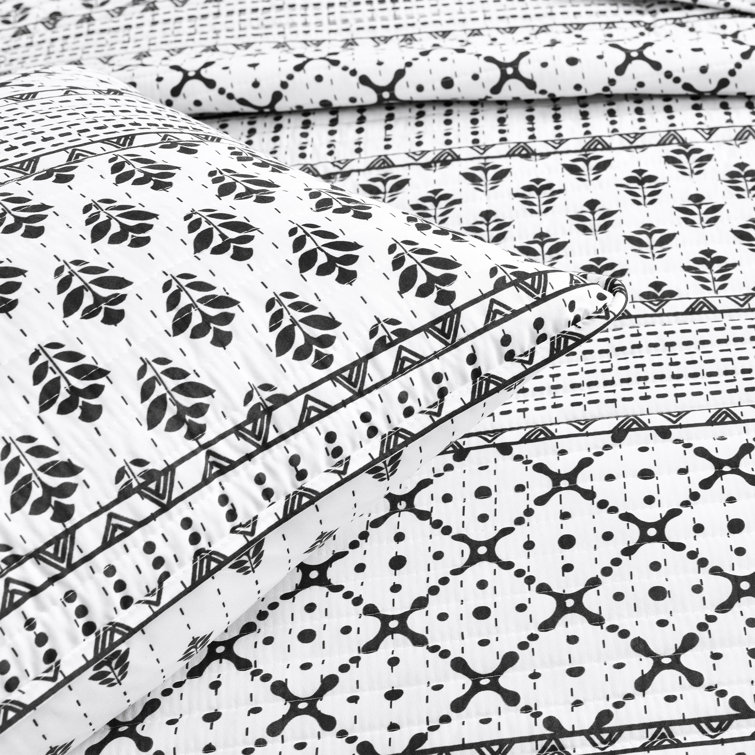 King Black and White Reversible Microfiber Quilt Set
