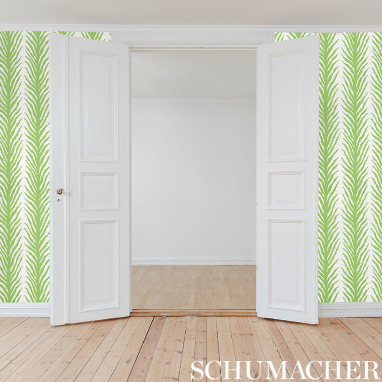 Moss Green and White Creeping Fern Wallpaper