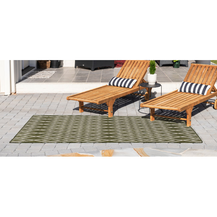 Green and Ivory Rectangular Synthetic Outdoor Rug 4' x 6'