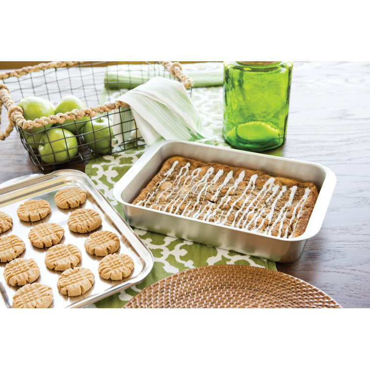 Silver Aluminum Rectangular Non-Stick Covered Cake Pan