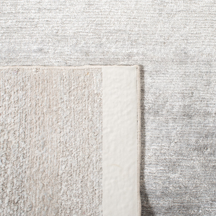 Silver Sky Hand-Knotted Viscose and Cotton Area Rug 4' x 6'