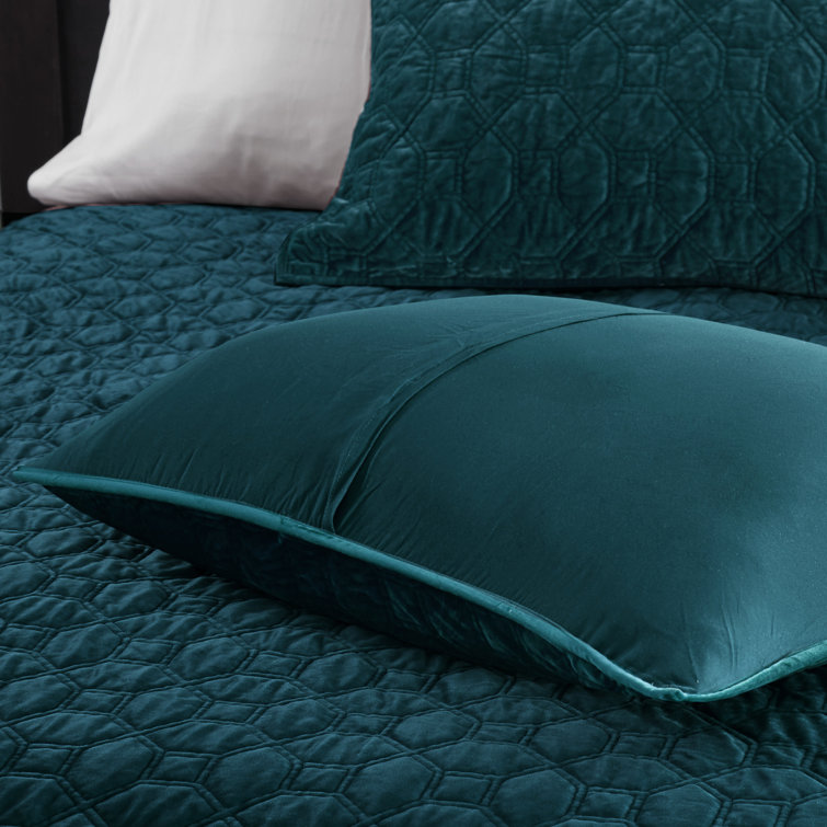 Ivory King Reversible Velvet Quilt Set with Shams