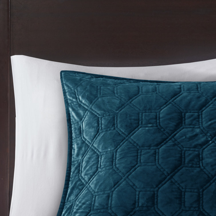 Ivory King Reversible Velvet Quilt Set with Shams