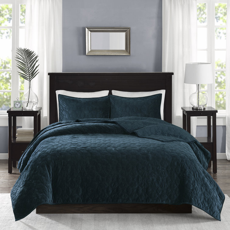Ivory King Reversible Velvet Quilt Set with Shams
